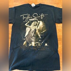 Taylor Swift 2009 Fearless Tour Shirt - Vintage - Unisex size Small